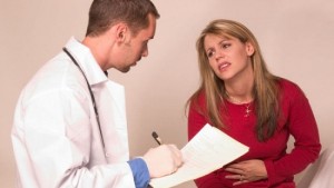 Врач и пациентка Обращение к гастроэндокринологу облегчит состояние