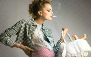 Курящая женщина Как влияет курение на беременность