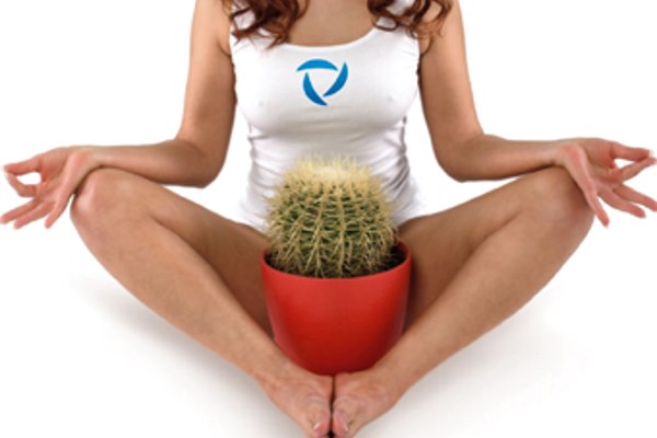 у девушки кактус между ног