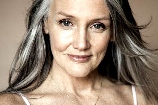 красивая пожилая женщина