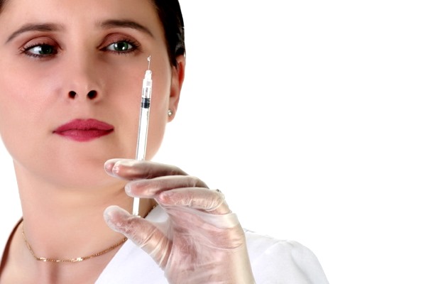 женщина со шприцем