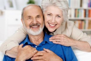 мужчина и женщина пожилого возраста